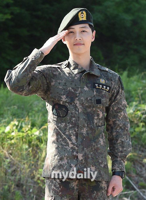 Mỹ nam “đẹp như hoa” xuất ngũ trong nước mắt - 7