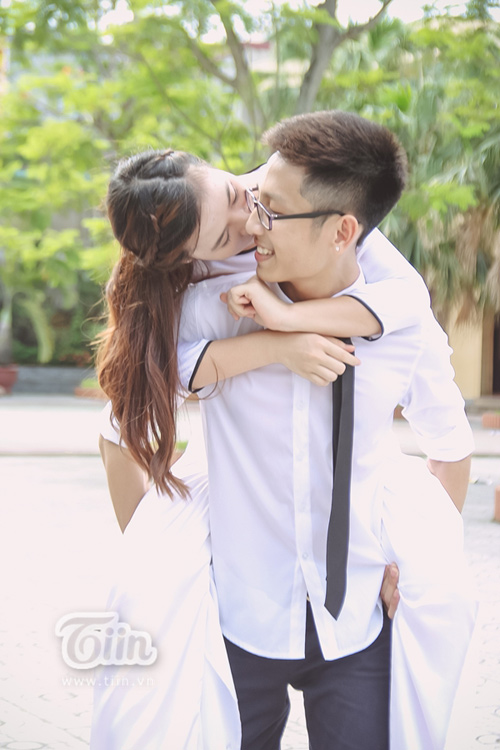 Những nụ hôn đáng nhớ trong ngày chia tay học trò - 3