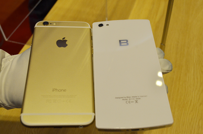 Bphone cũng sở hữu bộ khung nhôm nguyên khối khá chắc chắn, nhưng trọng lượng nhẹ nên khi cầm trên tay không thực sự đằm bằng iPhone 6
