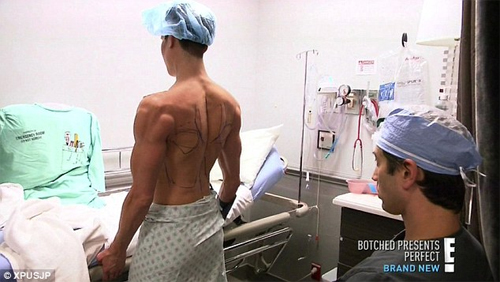 Lạnh người với ca lắp cánh của "búp bê sống" - 2