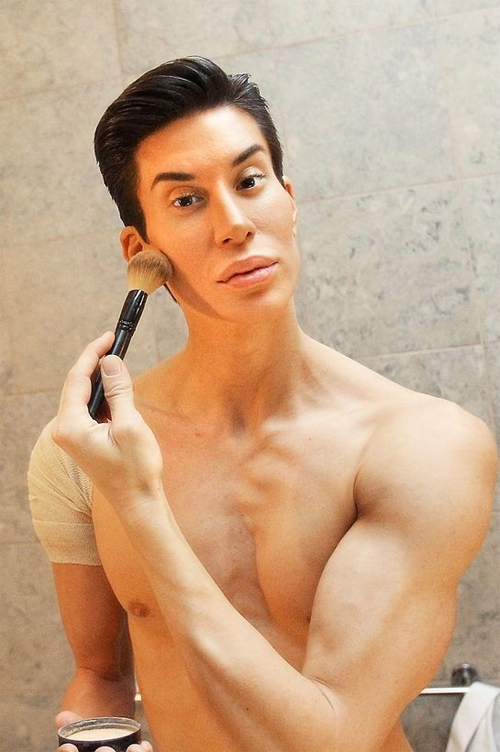 Lạnh người với ca lắp cánh của "búp bê sống" - 5