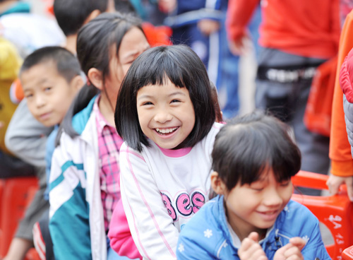 Nụ cười hồn nhiên của trẻ em vùng nông thôn - 4