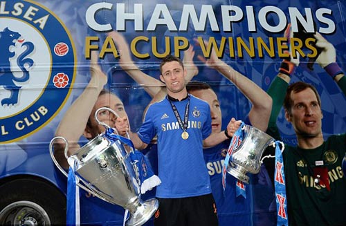 Gary Cahill: Cầu thủ may mắn nhất trong lịch sử NHA - 2