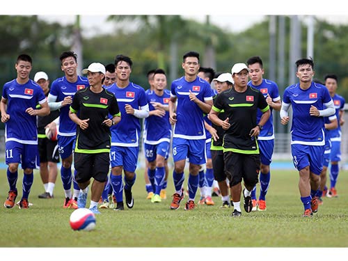 Khởi tranh bóng đá nam SEA Games 2015: Cuộc đua thể lực - 1