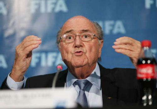 FIFA tham nhũng: Blatter nguy cơ mất ghế Chủ tịch - 1