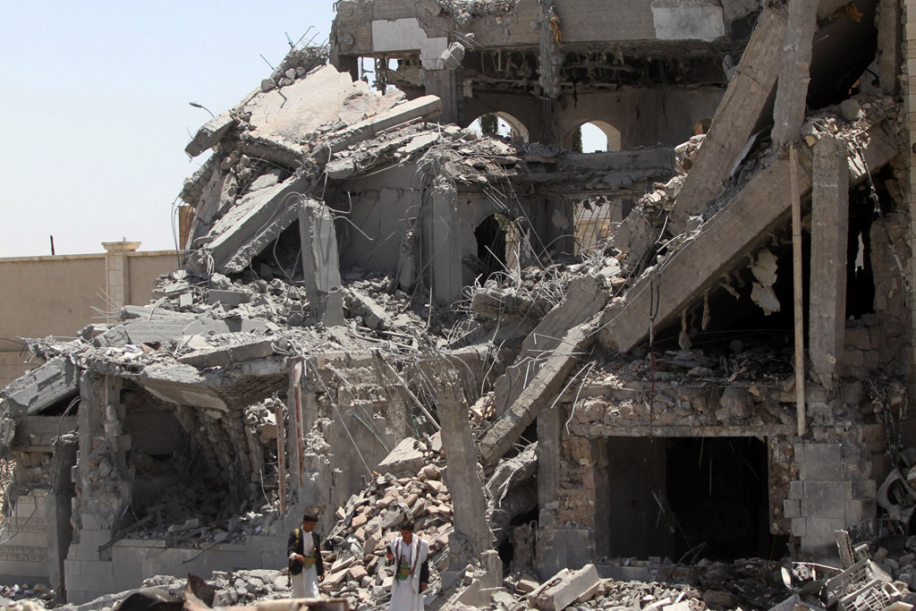 Phiến quân Yemen nã đạn, giết hàng ngàn người - 2
