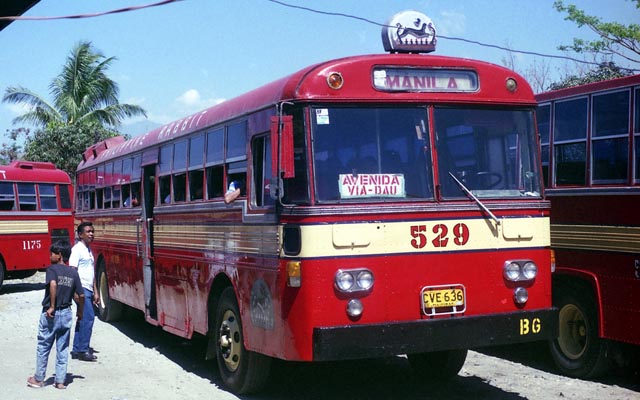 Binh sĩ Philippines bắt 35 hành khách xe bus làm con tin - 1