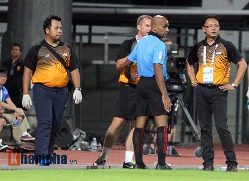 Giữa nghi án bán độ, U23 Đông Timor có trận đấu kỳ lạ - 11