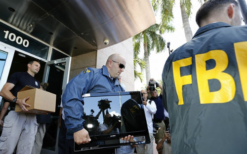 Messi cần "bắt tay" CR7 để lật đổ kẻ độc tài Blatter - 2