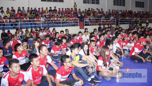 "Rừng" fan Việt tưng bừng mừng Arsenal làm nên lịch sử - 1
