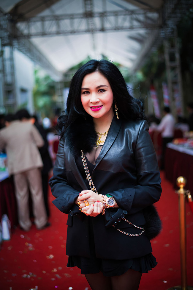 Diva Thanh Lam với màn khoe vòng 1 "nghẹt thở" khiến nhiều đàn em phải chạy dài