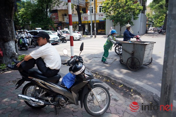 Bi hài chuyện trốn nắng khi chờ đèn đỏ ở Hà Nội - 10
