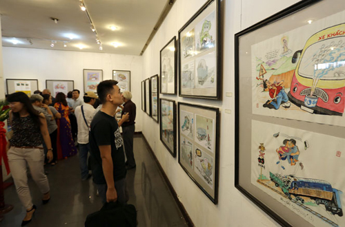 Triển lãm tranh biếm họa về an toàn giao thông 2015 - 4