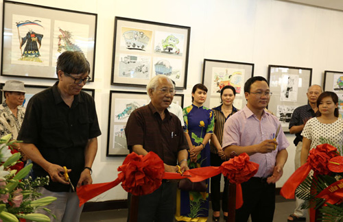 Triển lãm tranh biếm họa về an toàn giao thông 2015 - 10