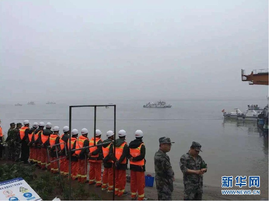 Chủ tịch TQ chỉ đạo cứu nạn chìm tàu chở 458 người - 1