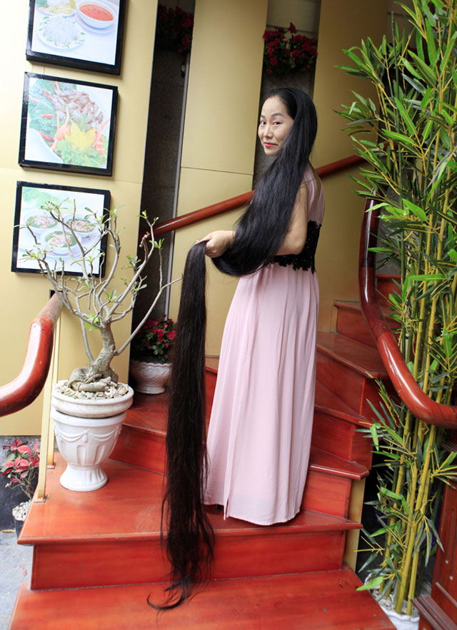 Ngắm bộ ảnh chụp mái tóc dài nhất Việt Nam  Tuổi Trẻ Online