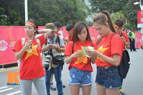 Nữ du học sinh Việt “cháy” hết mình vì U23 VN - 4