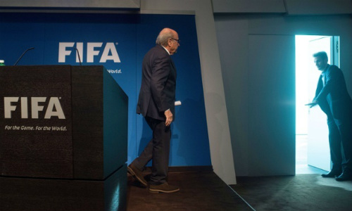 Sepp Blatter từ chức, bóng đá thế giới hả hê - 1