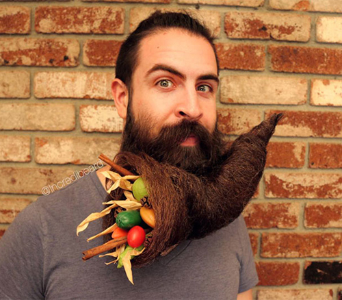 Với bộ râu “khủng” này, anh chàng Isaiah Webb có thể tạo thành hình một chiếc bánh cuộn.