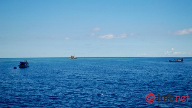 Xúc động giây phút gặp ngư dân giữa Biển Đông - 1