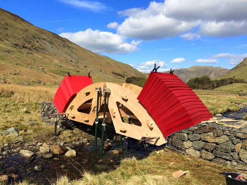 Độc và lạ cây cầu làm bằng giấy người có thể đi qua - 6