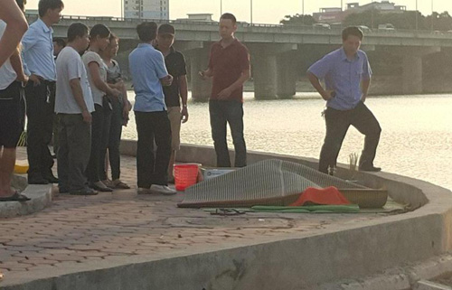 Hà Nội: Tắm hồ Linh Đàm, nam thanh niên chết đuối - 1