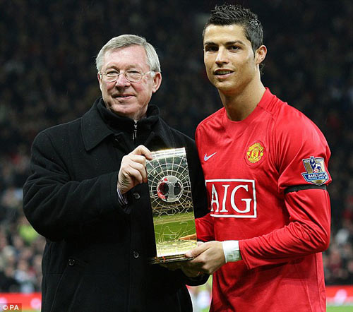 Ronaldo sẽ đá "số 9" thời Benitez: Học từ Sir Alex - 2