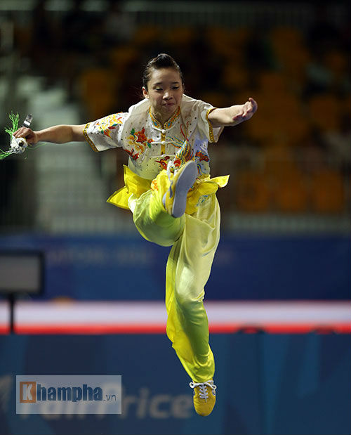 Thúy Vi lại có duyên "mở hàng" HCV cho Wushu VN - 8