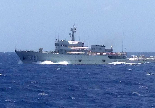 Tàu cảnh sát biển Trung Quốc tấn công tàu cá Việt Nam - 1