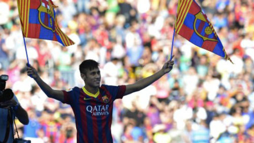 Neymar bùng nổ: Thoát khỏi cái bóng của Messi - 1