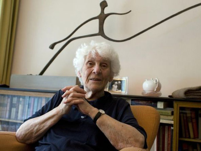 Đức: Cụ bà già nhất thế giới nhận bằng tiến sĩ - 1