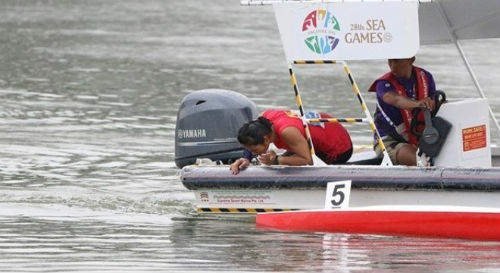 Tiêu điểm SEA Games 9/6: VĐV đua thuyền không biết bơi - 2