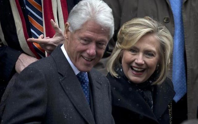 Ông Bill Clinton: Bà Hillary là “hòn đá tảng” trong gia đình - 1