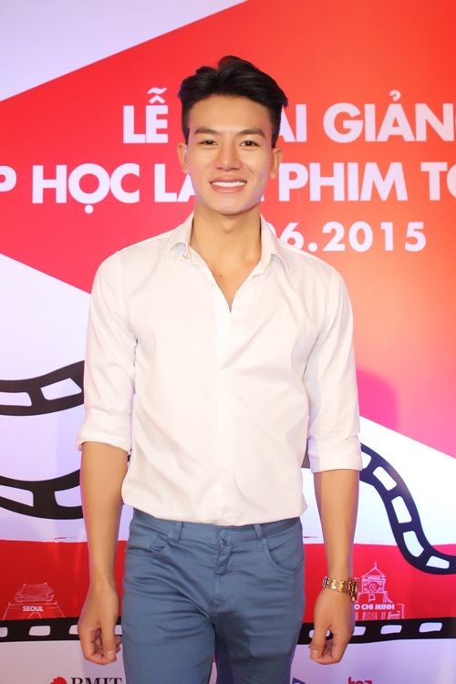 /Uploaded/phamhuuthanh/2015_06_11/IPTB1433992624-hieu-nguyen--6-.jpg Hiếu Nguyễn, Kathy Uyên mặc "đồ đôi" đi dạy làm phim - 5