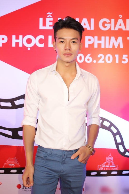 /Uploaded/phamhuuthanh/2015_06_11/YKKV1433992624-hieu-nguyen--5-.jpg Hiếu Nguyễn, Kathy Uyên mặc "đồ đôi" đi dạy làm phim - 4