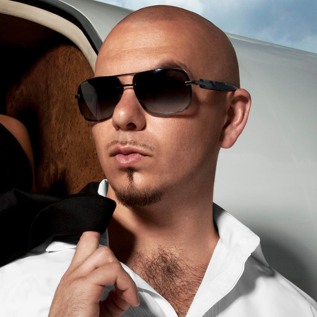 Pitbull nổi tiếng là gã đầu trọc quyến rũ nhất Hollwood với ánh mắt đa tình.