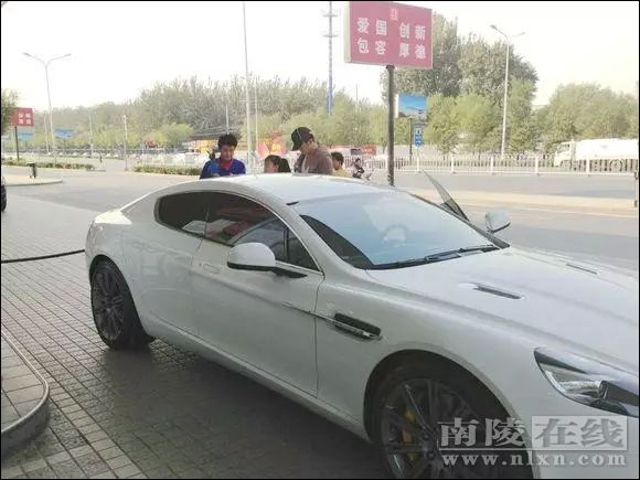 Dàn xế hộp trăm tỉ của Phạm Băng Băng và bạn trai - 2