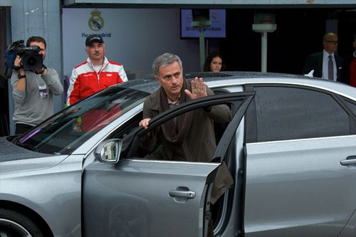Sao 360 độ: “Quái xế” Mourinho bị treo bằng lái - 1
