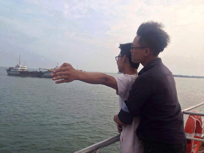 Titanic phiên bản "đàn ông mang lại hạnh phúc cho nhau".
