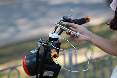 Xe đạp điện Ngọc Hà tặng 300 triệu đồng cho khách hàng - 4