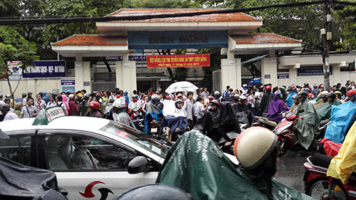 Thi vào lớp 10 môn Toán ở TP.HCM: Đại số dễ, hình học lắt léo - 11