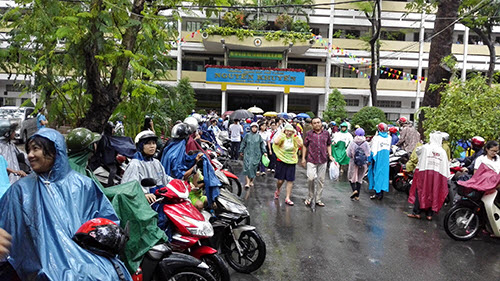 Thi vào lớp 10 môn Toán ở TP.HCM: Đại số dễ, hình học lắt léo - 8