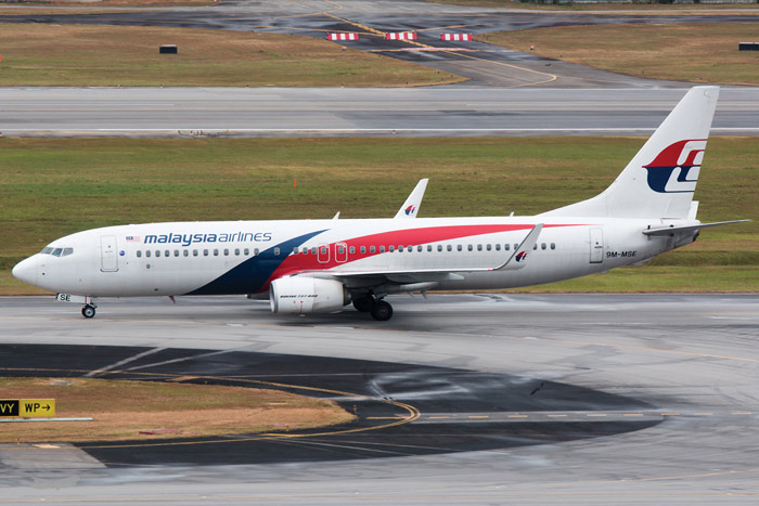 Máy bay Malaysia Airline hạ cánh khẩn vì “cháy động cơ” - 1