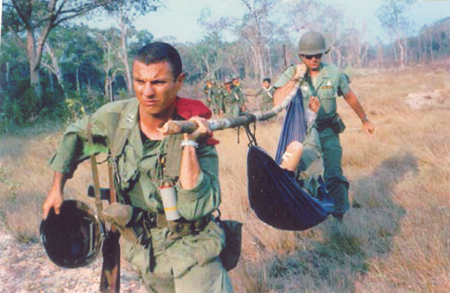 Nhìn lại chiến tranh Việt Nam qua những bức ảnh của AP - 10