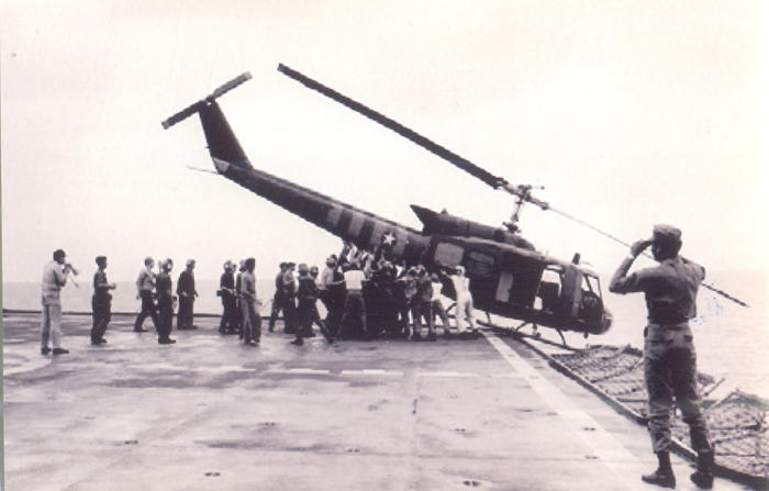 Nhìn lại chiến tranh Việt Nam qua những bức ảnh của AP - 24
