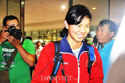 Ánh Viên về nước trong "vòng vây" của fan tối 12/6 - 7