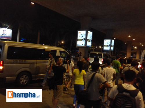 Ánh Viên về nước trong "vòng vây" của fan tối 12/6 - 13