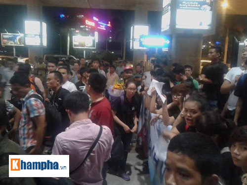 Ánh Viên về nước trong "vòng vây" của fan tối 12/6 - 6