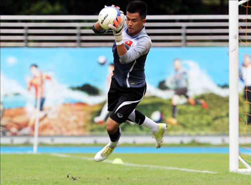 Phạm Văn Tiến: Trưởng thành từ nước mắt mẹ hiền và người thầy đầu tiên - 1