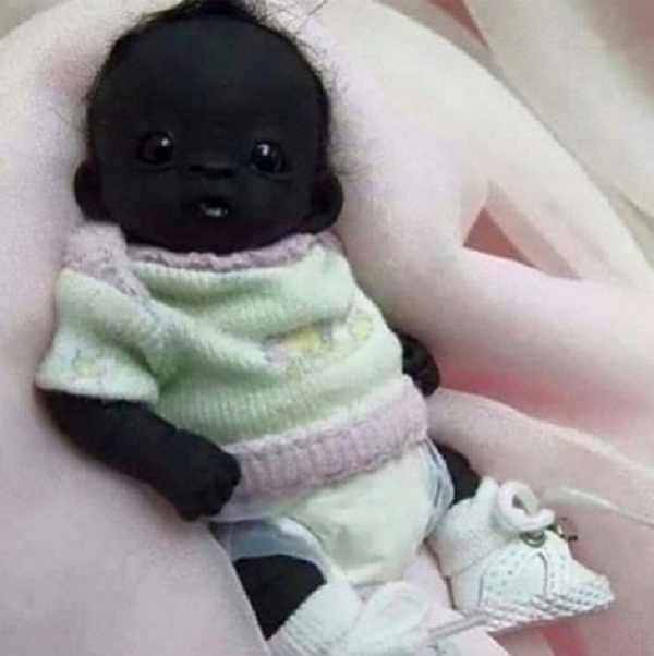 Dân mạng tranh cãi nảy lửa về "em bé đen nhất thế giới" - 1
